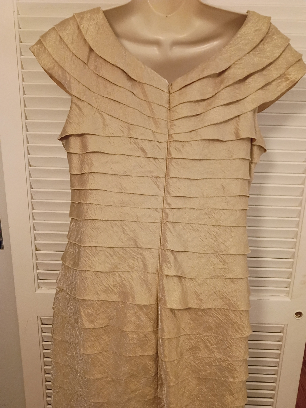London Times Gold Tiered Sheath Dress with Brooch Detail - Picture 8 of 9